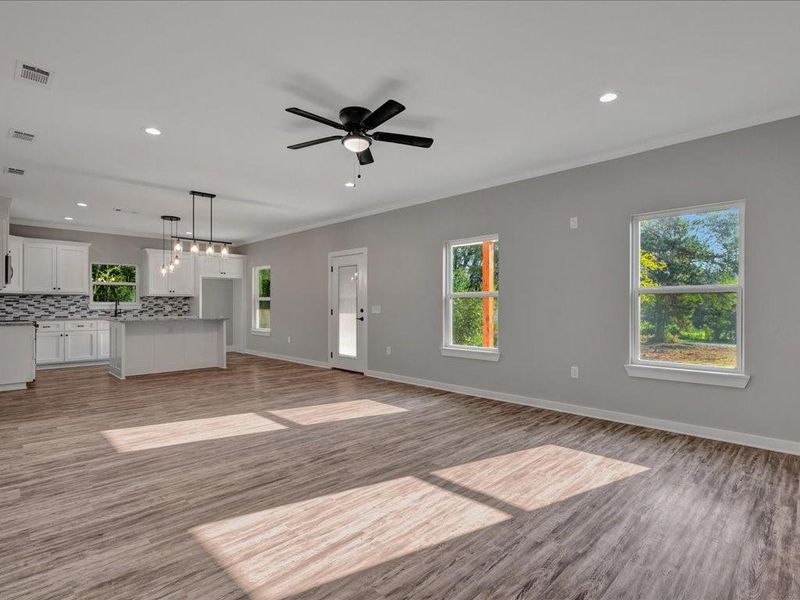Spacious, unfurnished interior of a new home in , Lufkin (Image 22).