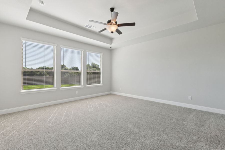 Spacious, unfurnished interior of a new home in Oaks of North Grove, Waxahachie (Image 5). Spacious, unfurnished interior of a new home in Oaks of North Grove, Waxahachie (Image 5).