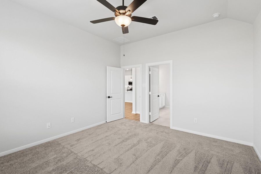 Spacious, unfurnished interior of a new home in Jordan Ranch 45' Homesites, Fulshear (Image 16). Spacious, unfurnished interior of a new home in Jordan Ranch 45' Homesites, Fulshear (Image 16).