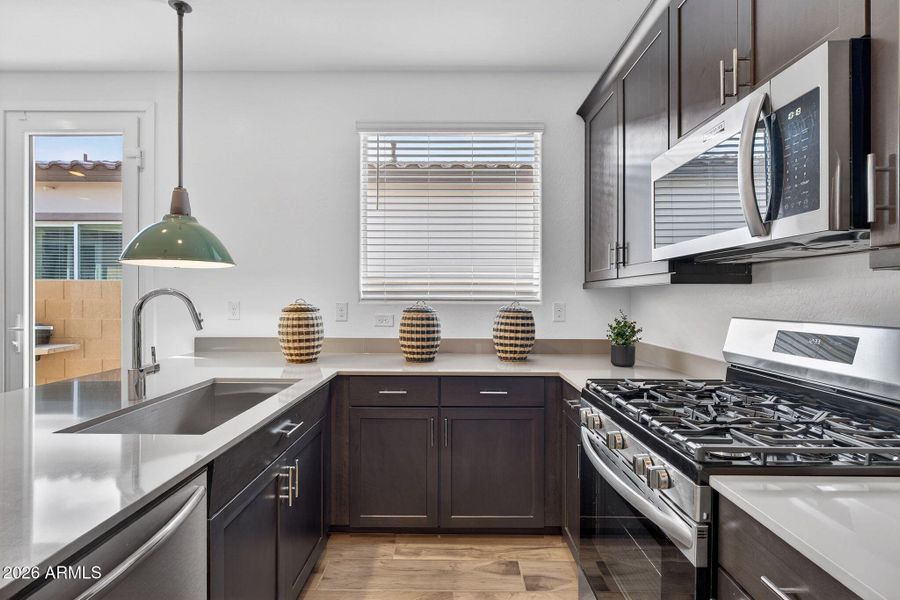 19-web-or-mls-559953 Dutchman Dr