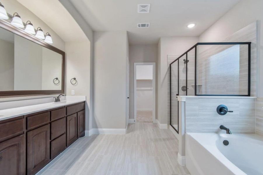 Image 67 representing the Concept 2373 by Landsea Homes in Coyote Crossing, Godley, TX. Image 67 representing the Concept 2373 by Landsea Homes in Coyote Crossing, Godley, TX.