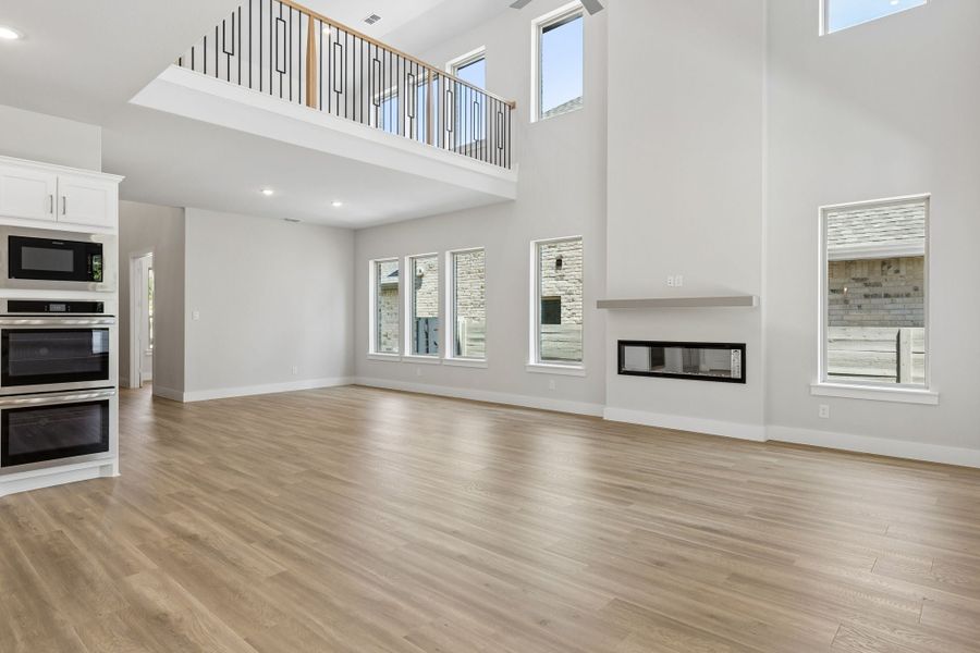 Spacious, unfurnished interior of a new home in Painted Tree Lakeside, McKinney (Image 16).