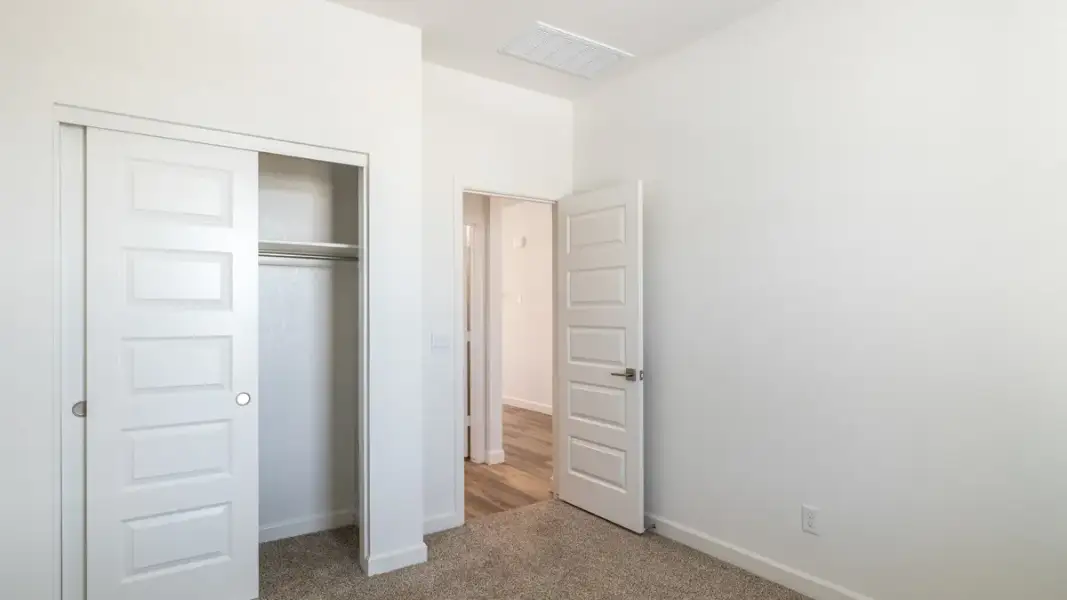 Spacious, unfurnished interior of a new home in Zanjero Pass, Waddell (Image 18).