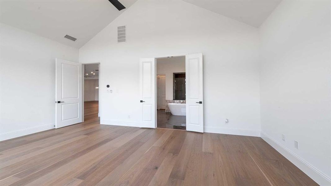 Spacious, unfurnished interior of a new home in Adkins Park 70', Hurst (Image 16).
