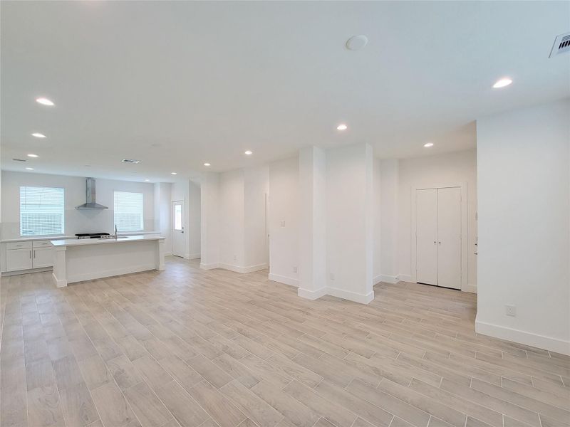 Spacious, unfurnished interior of a new home in , Houston (Image 47).