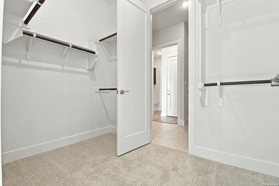 Spacious, unfurnished interior of a new home in Haby Hill 60s, San Antonio (Image 23).