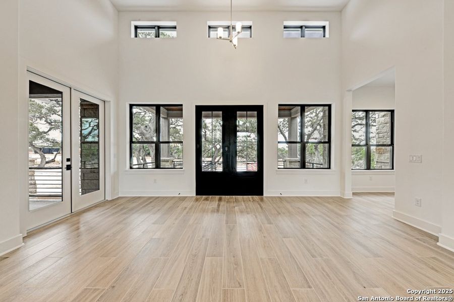 Spacious, unfurnished interior of a new home in , Boerne (Image 36).