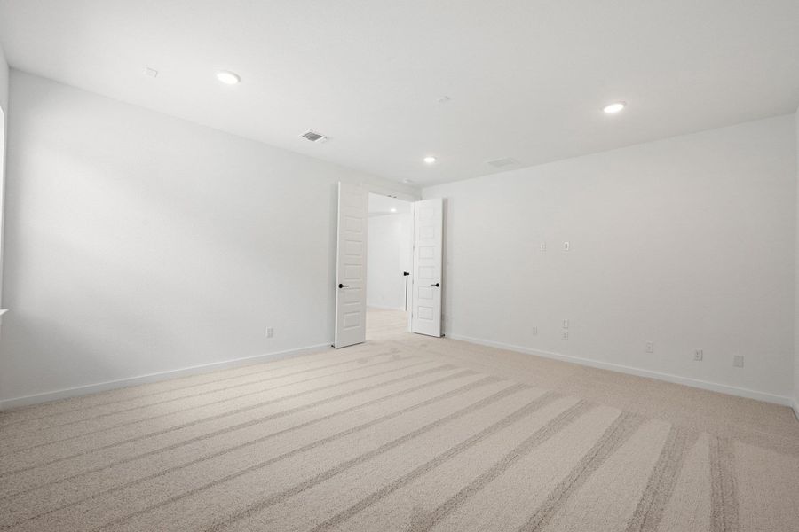 Spacious, unfurnished interior of a new home in Wolf Ranch, Georgetown (Image 40).