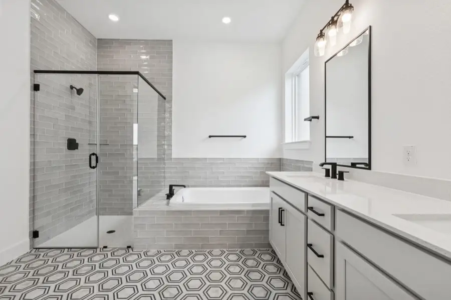 Owner's Bathroom Owner's Bathroom