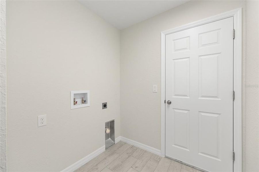Spacious, unfurnished interior of a new home in , Ocala (Image 37).