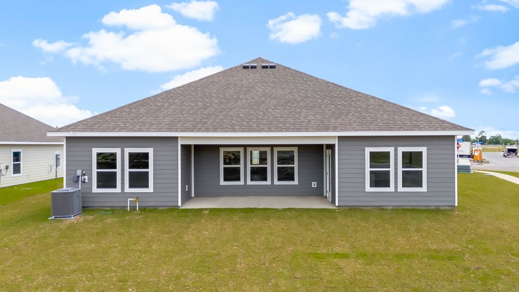 Representative exterior details of a home built from the The Victoria by D.R. Horton in Hodges Bayou Plantation, Panama City (Image 4).