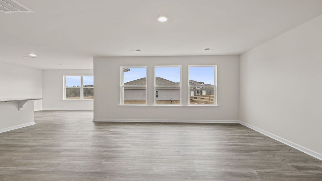 Spacious, unfurnished interior of a new home in Durbin Meadows, Fountain Inn (Image 12).