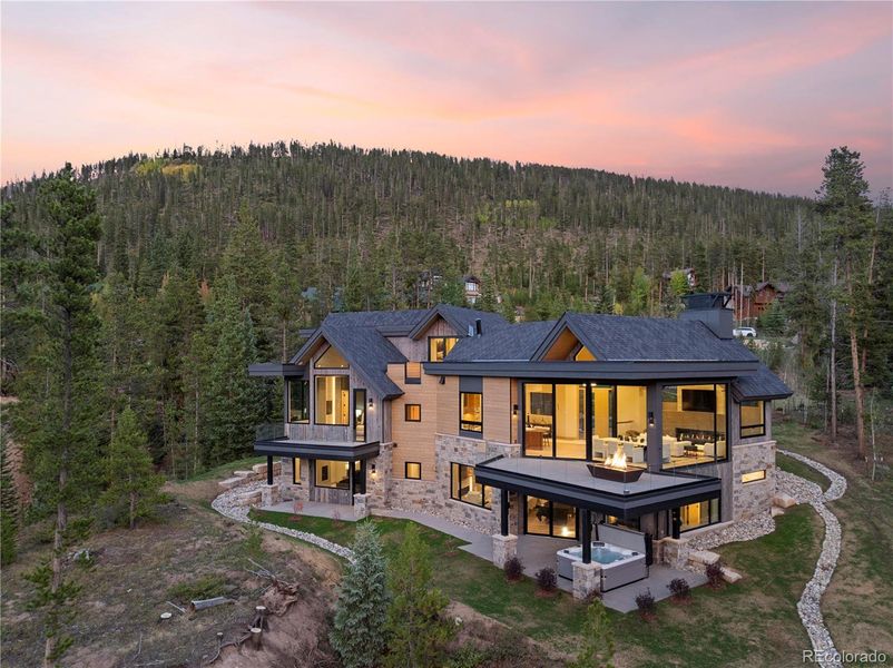 Image 47 of a home in .