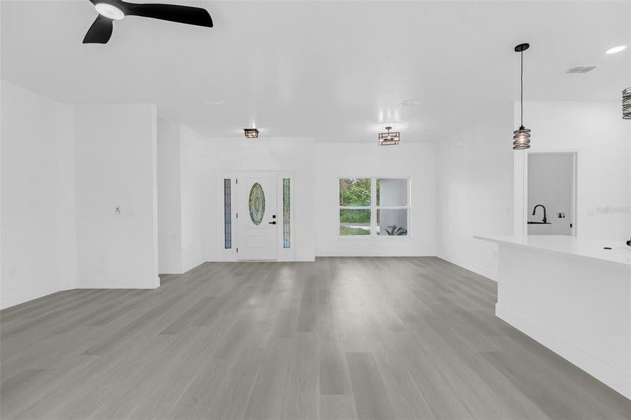 Spacious, unfurnished interior of a new home in , Weeki Wachee (Image 35).