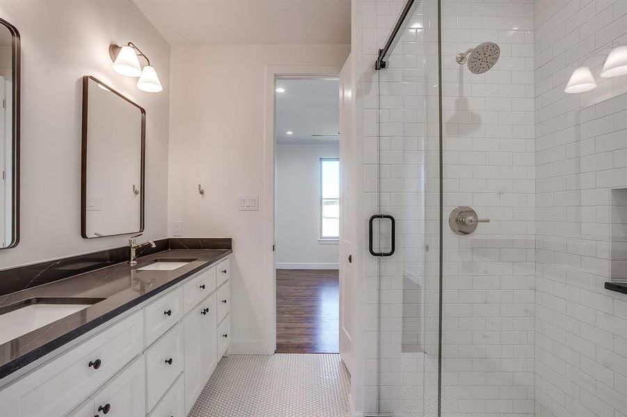 Furnished interior view inside a new home in , Grapevine (Image 35).