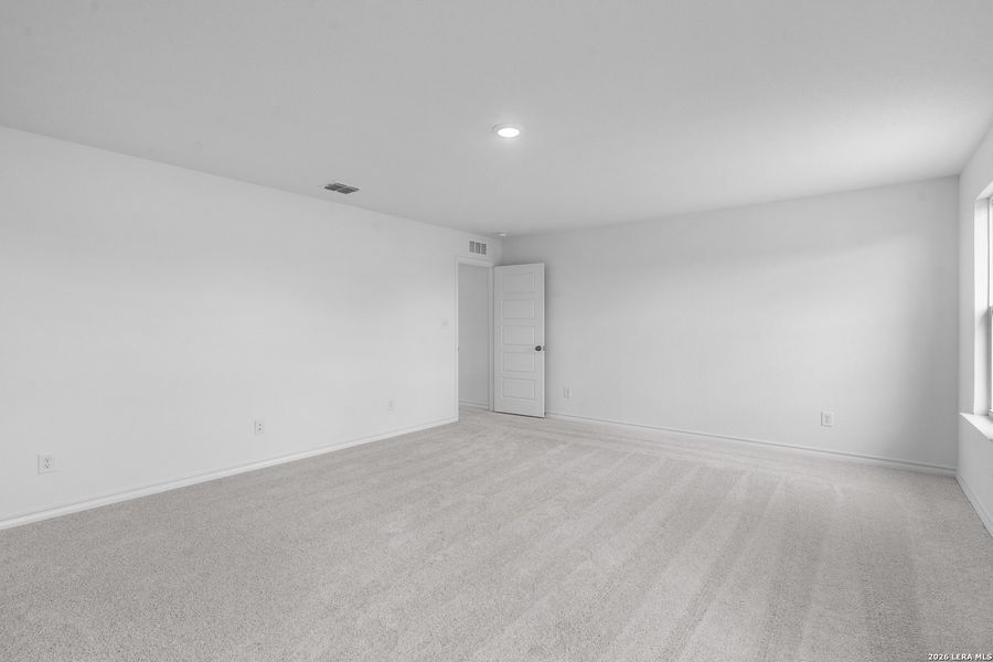 Spacious, unfurnished interior of a new home in Lily Springs, Seguin (Image 20).