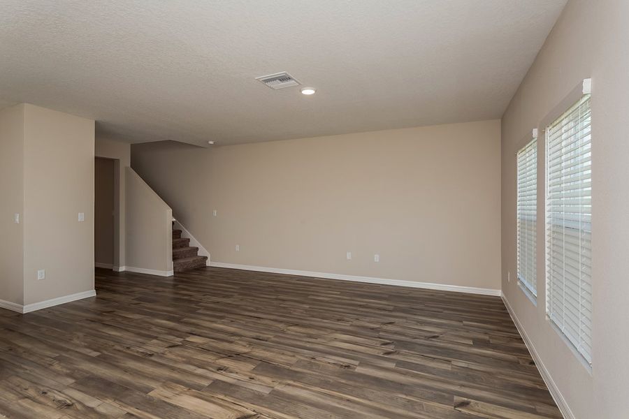 Spacious, unfurnished interior of a new home in Scenic Terrace, Haines City (Image 7).