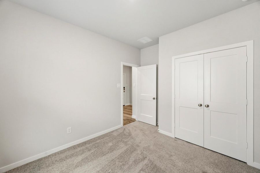 Spacious, unfurnished interior of a new home in Crockett Meadows, Conroe (Image 17).
