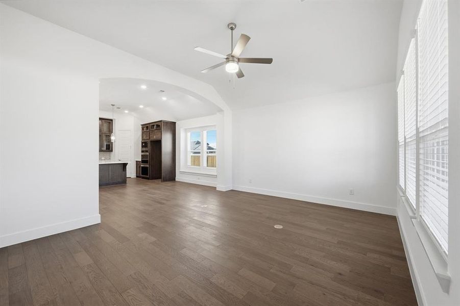 Spacious, unfurnished interior of a new home in Sandbrock Ranch, Aubrey (Image 22). Spacious, unfurnished interior of a new home in Sandbrock Ranch, Aubrey (Image 22).