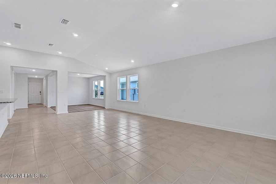 Spacious, unfurnished interior of a new home in Panther Creek, Jacksonville (Image 12).