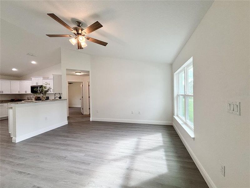Spacious, unfurnished interior of a new home in , Dunnellon (Image 70). Spacious, unfurnished interior of a new home in , Dunnellon (Image 70).