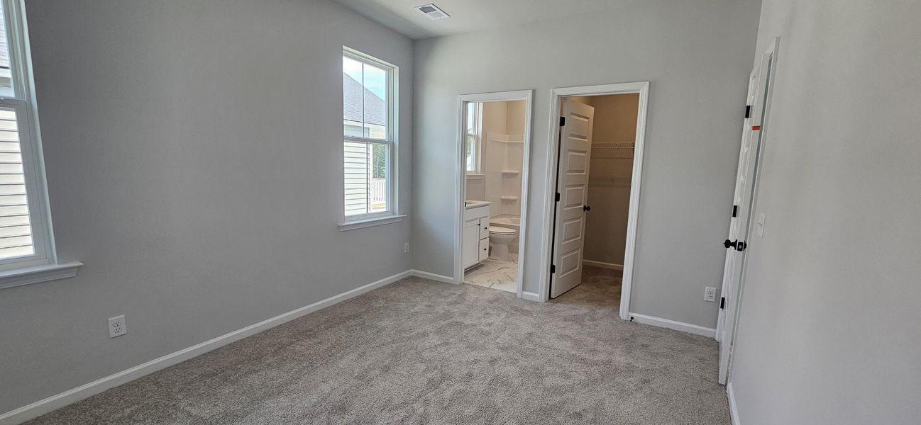 Spacious, unfurnished interior of a new home in , Summerville (Image 16).