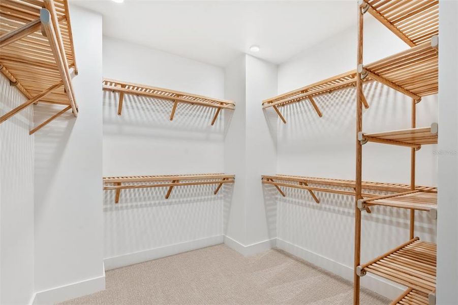 Spacious, unfurnished interior of a new home in College Park, Orlando (Image 22).