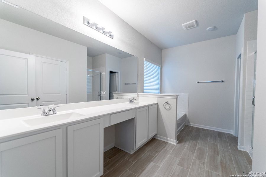 Furnished interior view inside a new home in Laurel Vistas, San Antonio (Image 3).