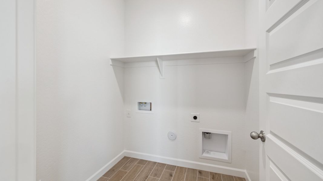 Spacious, unfurnished interior of a new home in Apache Farms, Buckeye (Image 30).