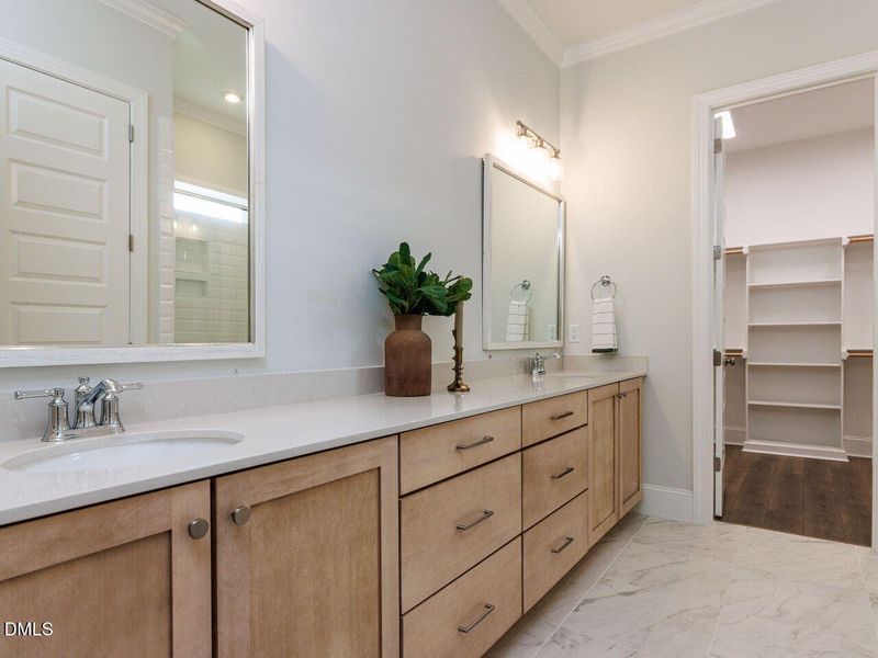 019-1280x960-primary-bathroom