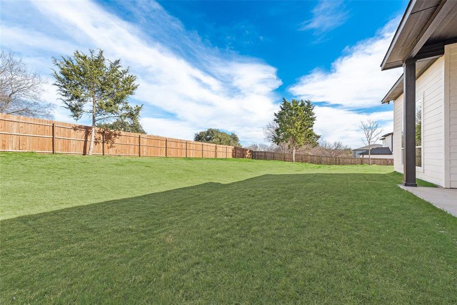 Exterior details and patio area of a home in , Dallas (Image 4).