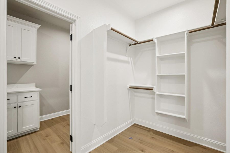 Spacious, unfurnished interior of a new home in Drake's Landing, Salado (Image 18).