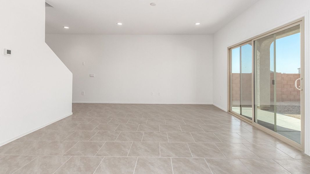 Spacious, unfurnished interior of a new home in Blackhawk, Tucson (Image 13).