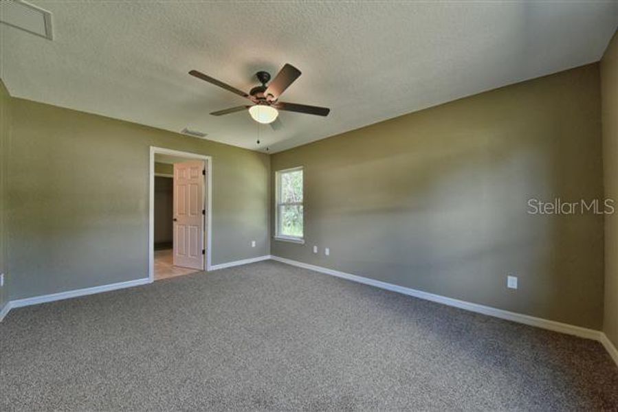 Spacious, unfurnished interior of a new home in , Dunnellon (Image 32).