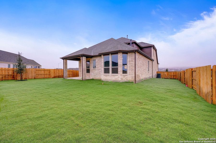 Exterior details and patio area of a home in Homestead, Schertz (Image 2).