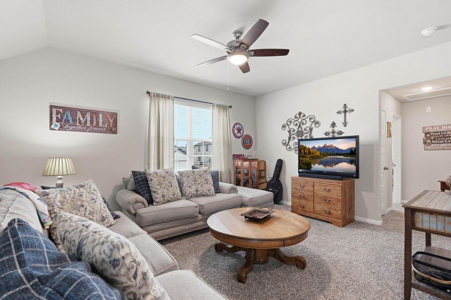 Furnished interior view inside a new home in Hunter's Creek, Huntsville (Image 15).