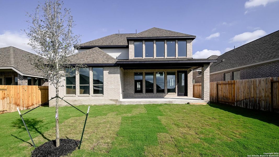 Exterior details and patio area of a home in Meadows Of Mill Creek 50', Seguin (Image 4).