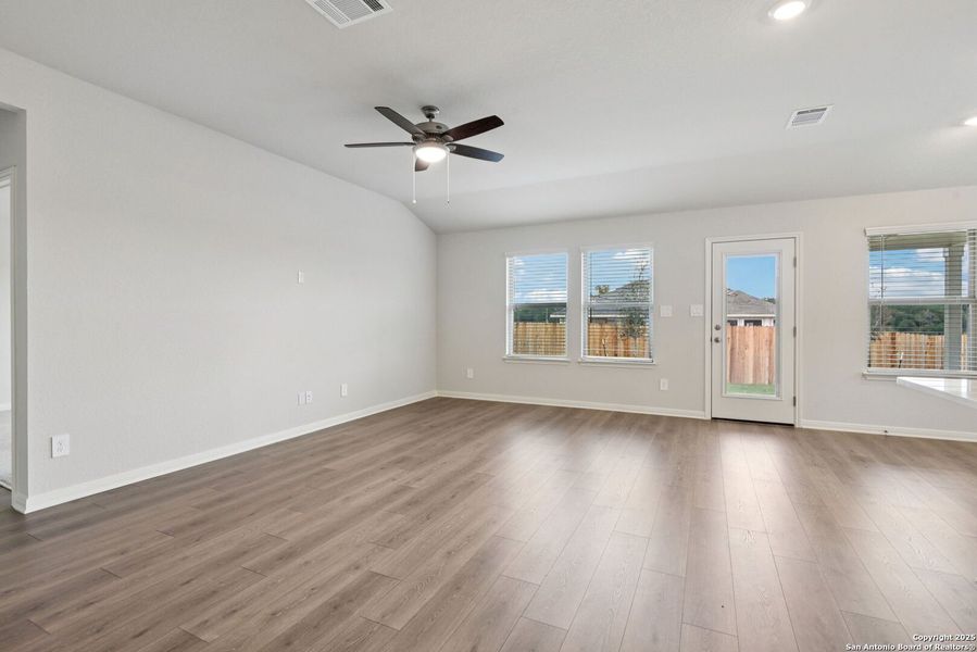 Spacious, unfurnished interior of a new home in Fox Falls, Boerne (Image 29).