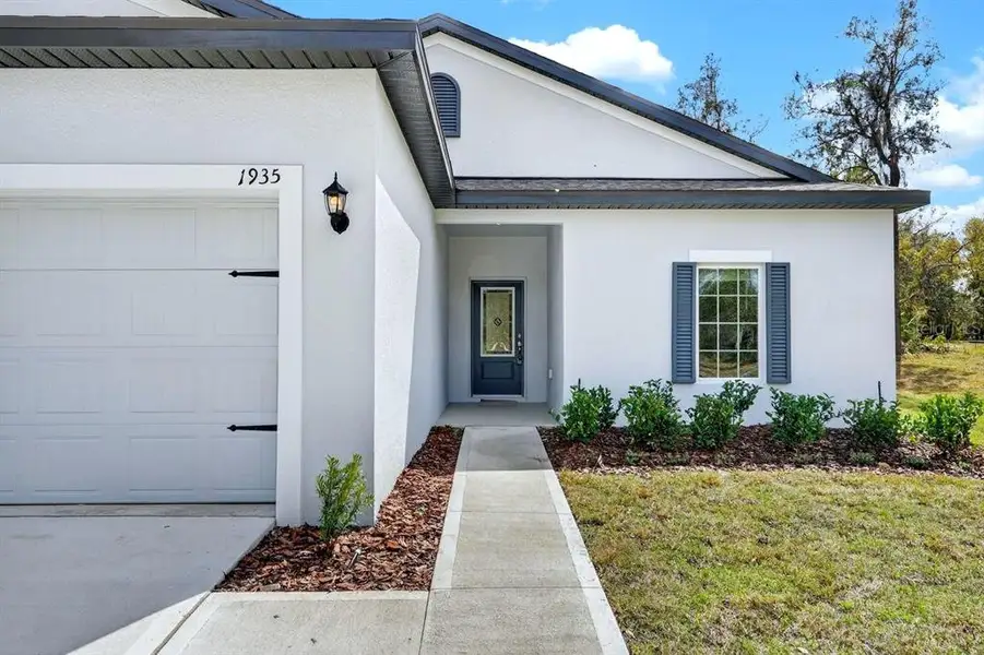 Exterior details and patio area of a home in , Deltona (Image 3).
