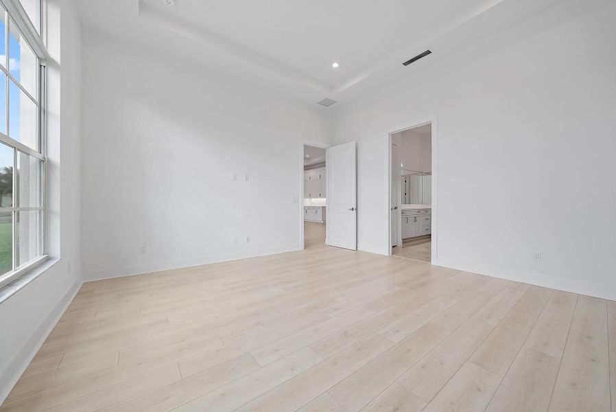 Spacious, unfurnished interior of a new home in L'Ambiance at Avenir, Palm Beach Gardens (Image 37).