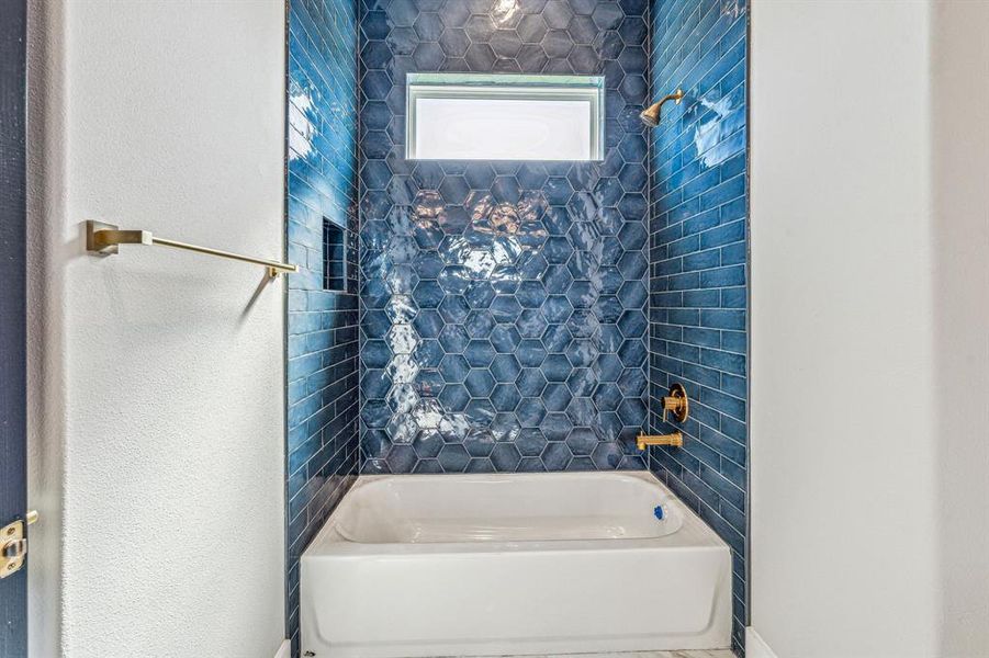 Bathroom featuring tiled shower / bath