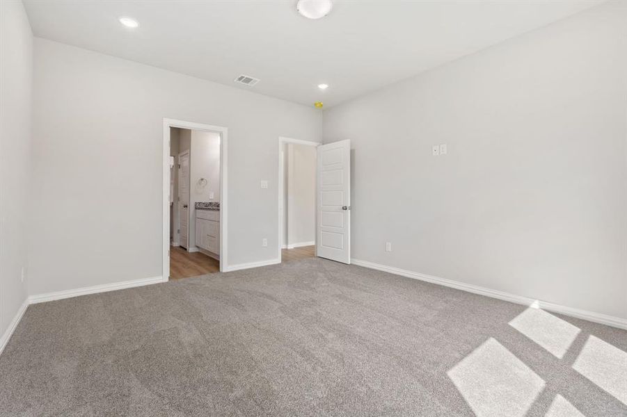 Spacious, unfurnished interior of a new home in Trails of Fossil Creek, Fort Worth (Image 22). Spacious, unfurnished interior of a new home in Trails of Fossil Creek, Fort Worth (Image 22).