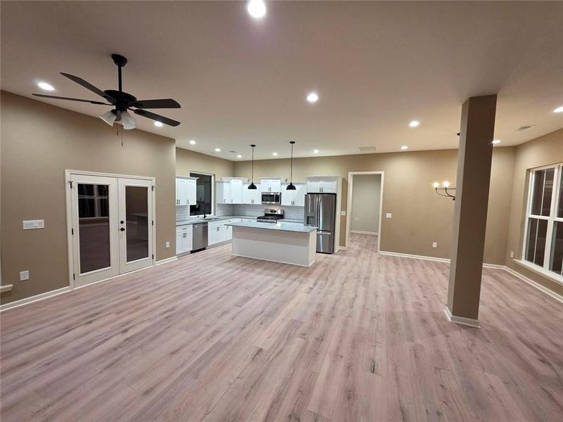 Spacious, unfurnished interior of a new home in , Jasper (Image 7).