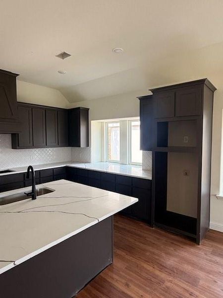Furnished interior view inside a new home in , Grapevine (Image 8).