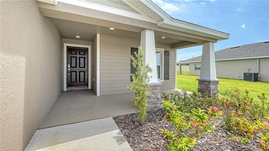 Exterior details and patio area of a home in , Palmetto (Image 3).
