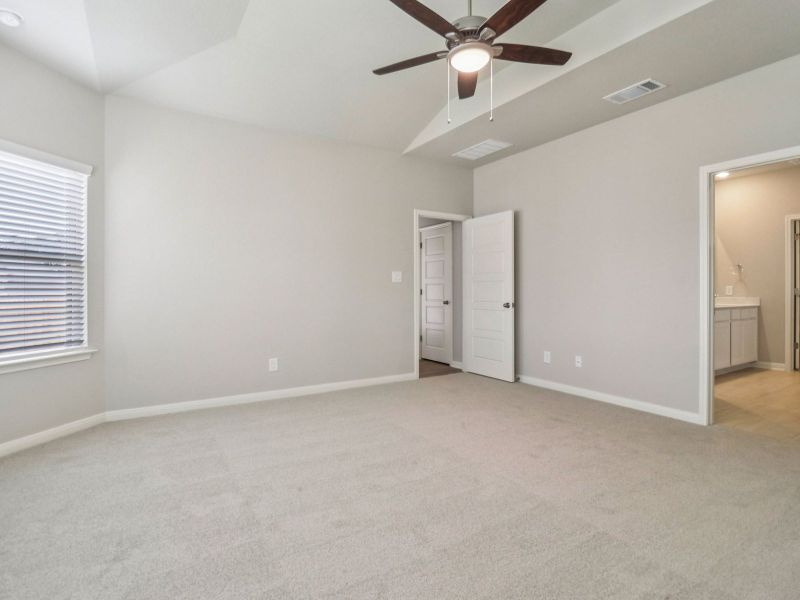 Spacious, unfurnished interior of a new home in Sagebrooke - Classic Series, San Antonio (Image 20).