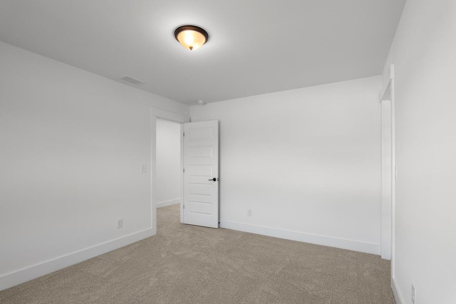 Spacious, unfurnished interior of a new home in Hancock Farms, Aiken (Image 47).