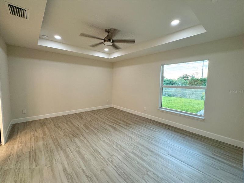Spacious, unfurnished interior of a new home in , Englewood (Image 19).