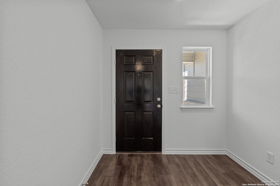 Spacious, unfurnished interior of a new home in The Overlook at Creekside, New Braunfels (Image 14).