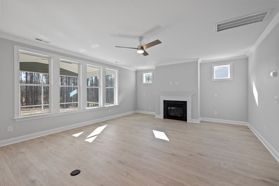 Representative unfurnished interior of a home built from the The Hampton by RobuckHomes in Baylee Ridge, Selma (Image 139).